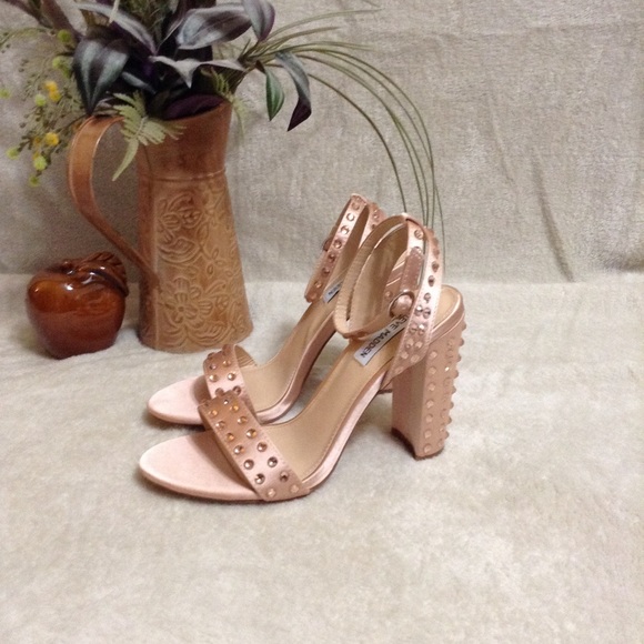 Steve Madden Blush Sandals Rose Gold Studs - Picture 3 of 8